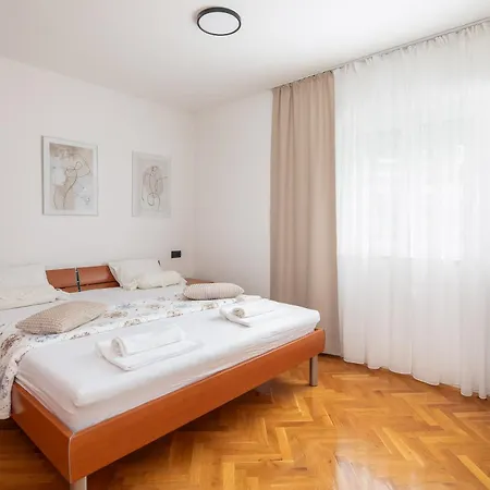 Bella Figura - Heated Pool Apartman