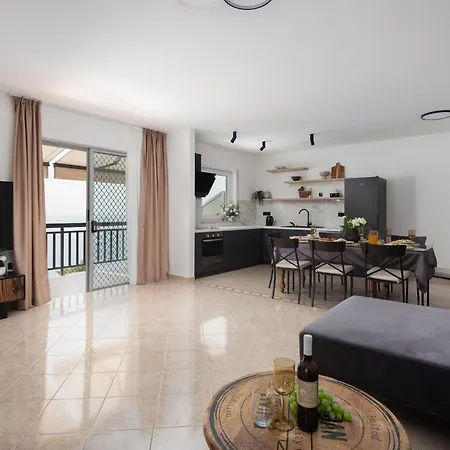 Bella Figura - Heated Pool Apartman *