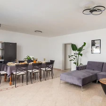 Apartman Bella Figura - Heated Pool Omis