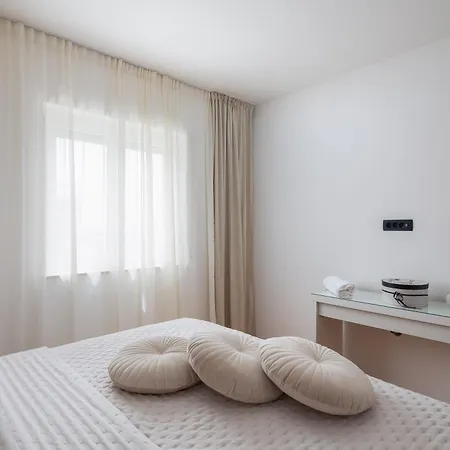 Apartment Bella Figura - Heated Pool