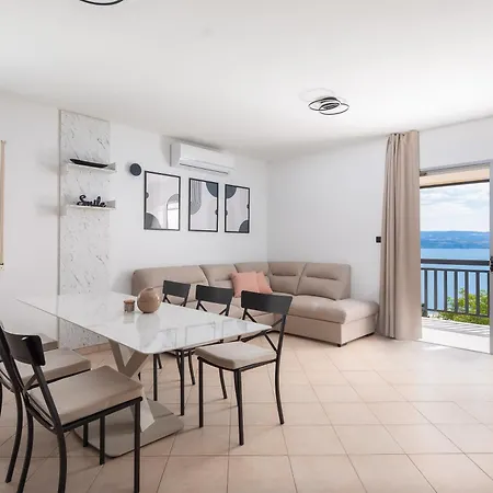 Bella Figura - Heated Pool Apartman Omis