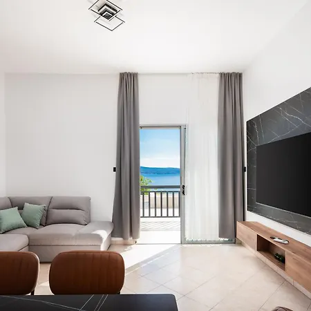 Bella Figura - Heated Pool Apartman Omis