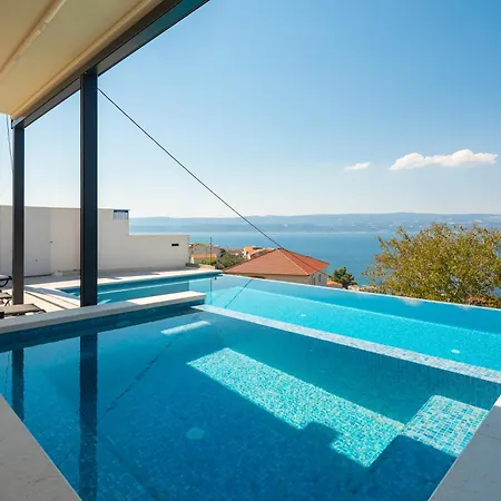 Bella Figura - Heated Pool Omis