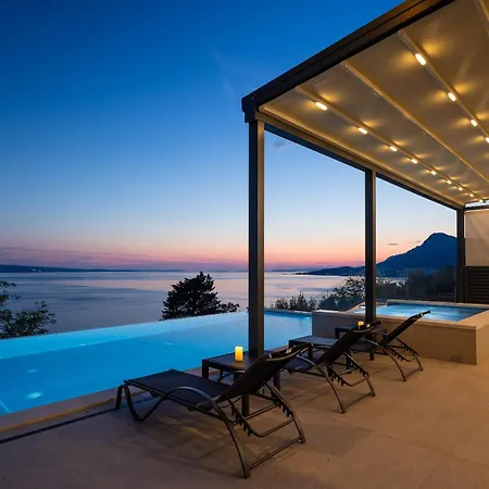 Bella Figura - Heated Pool Apartman Omis