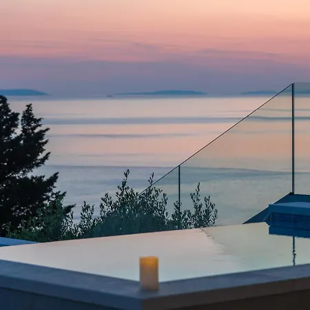 Bella Figura - Heated Pool Апартаменти